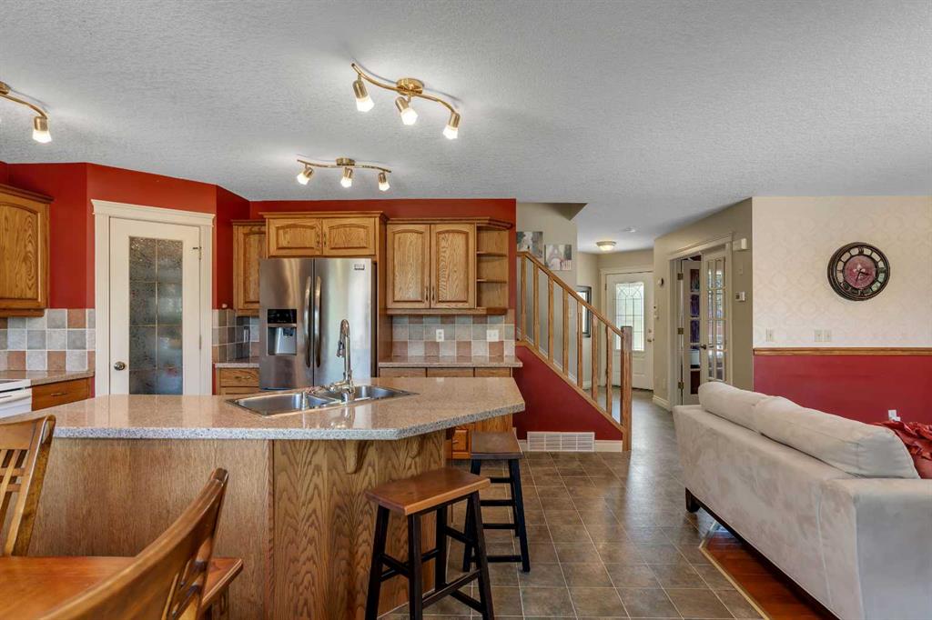 Picture of 84 Willowbrook Crescent NW, Airdrie Real Estate Listing