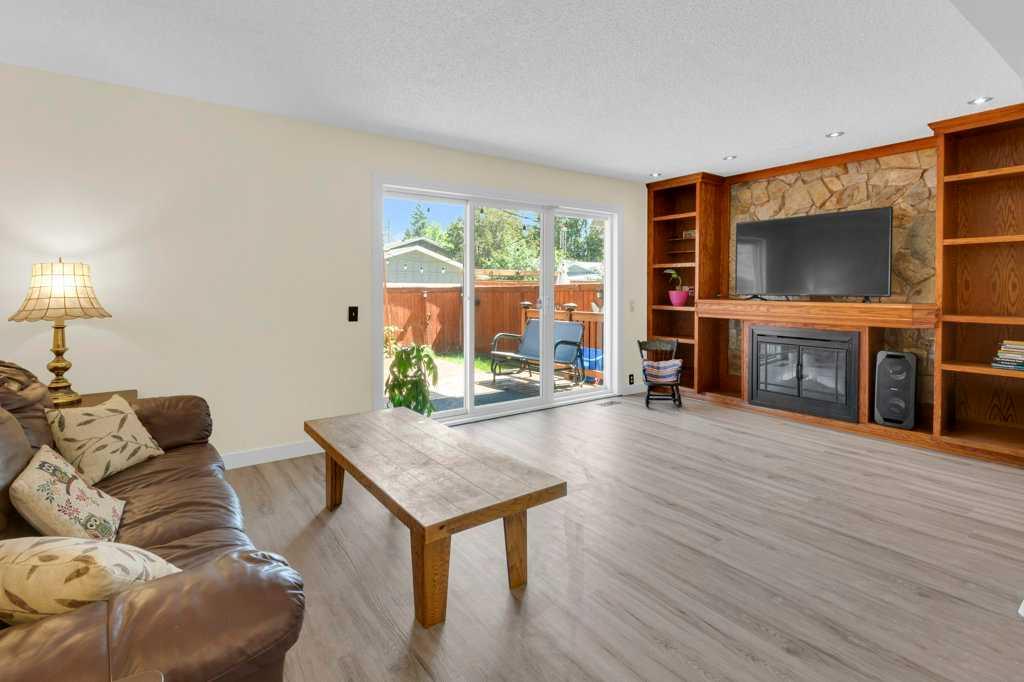 Picture of 20 Midpark Gardens SE, Calgary Real Estate Listing