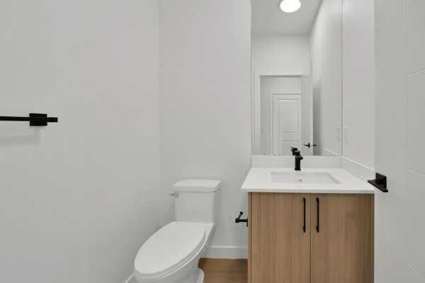 Picture of 86 heritage Circle , Cochrane Real Estate Listing
