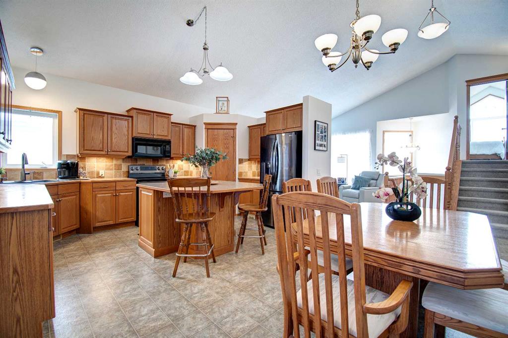 Picture of 49 Thornfield Close SE, Airdrie Real Estate Listing