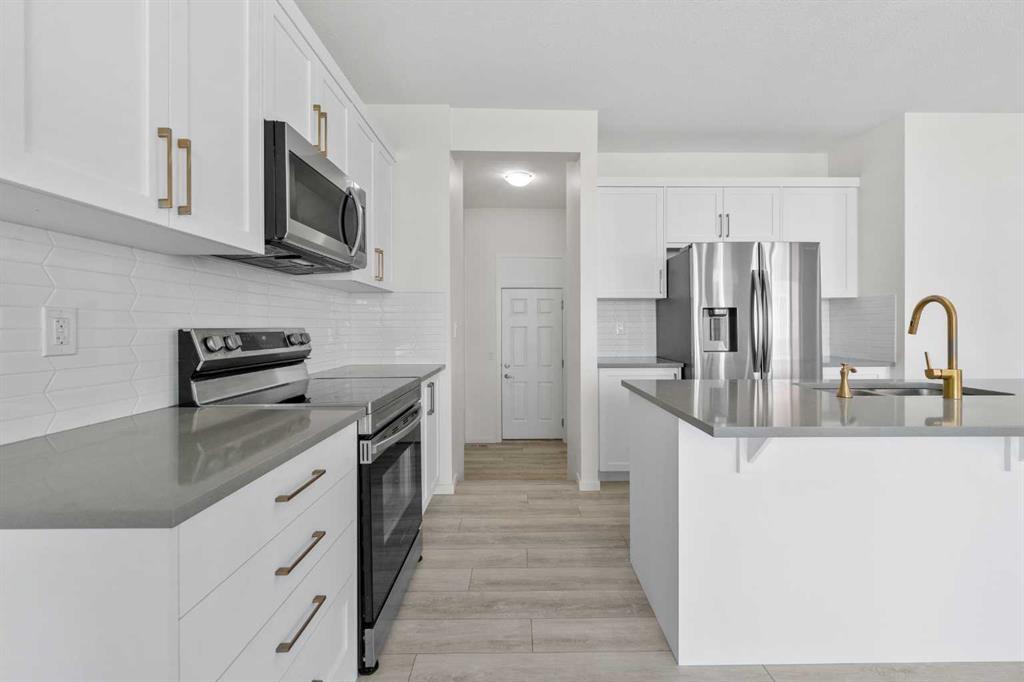 Picture of 40 Carringham Gate NW, Calgary Real Estate Listing