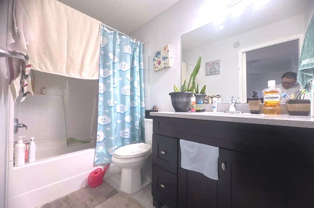 Picture of 235 Penbrooke Close SE, Calgary Real Estate Listing