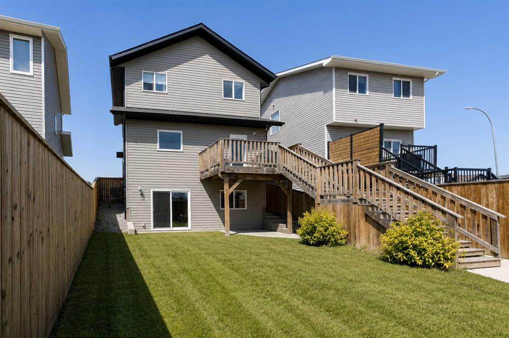 Picture of 18 Hanson Green , Penhold Real Estate Listing
