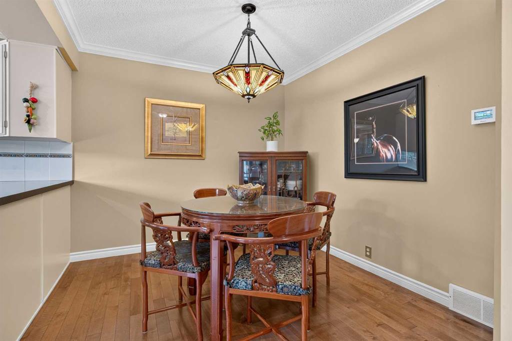 Picture of 12, 140 Point Drive NW, Calgary Real Estate Listing