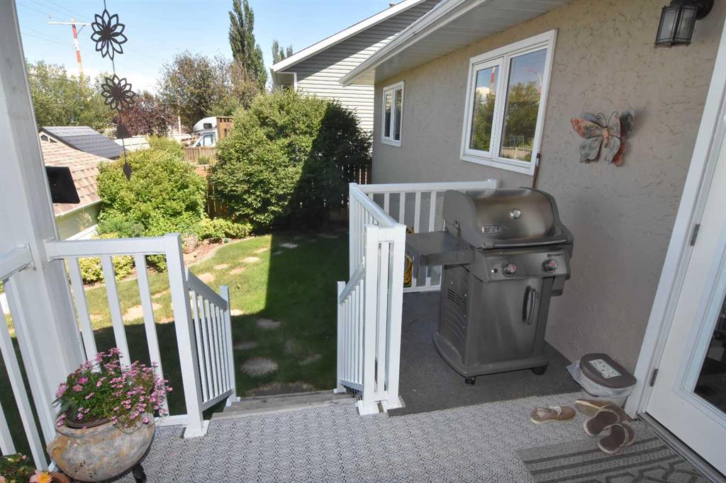 Picture of 254 Maple Grove Crescent , Strathmore Real Estate Listing