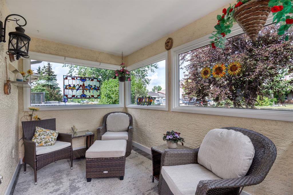 Picture of 7, 26 Quigley Drive , Cochrane Real Estate Listing