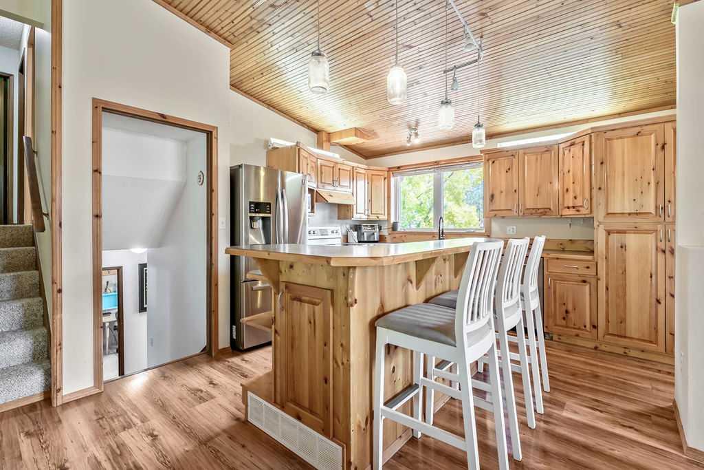 Picture of 22 Robinson Drive , Okotoks Real Estate Listing