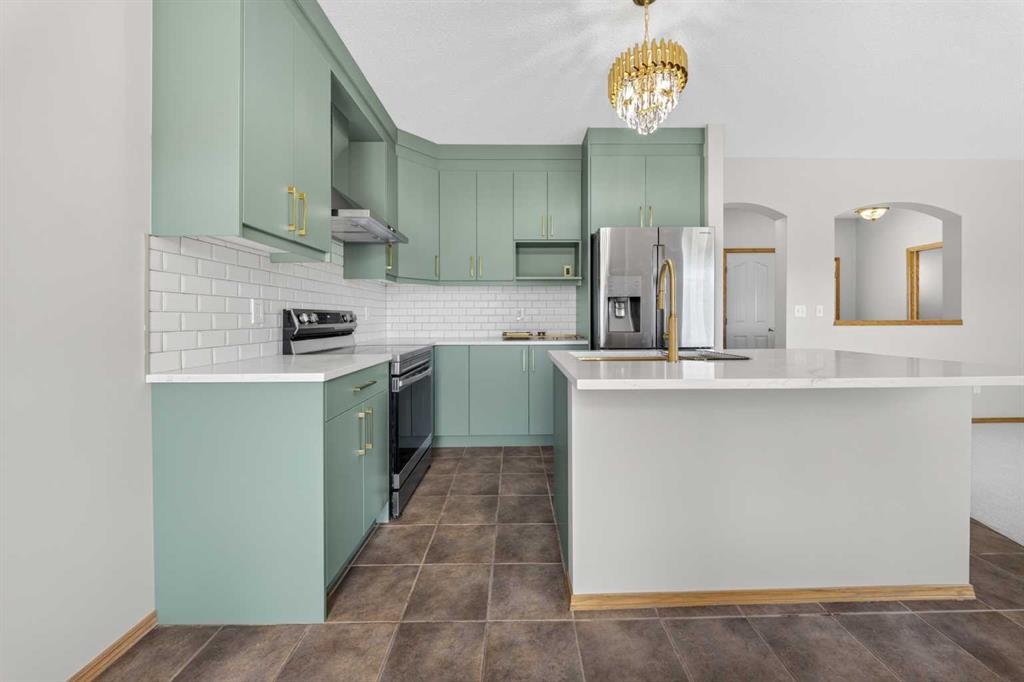 Picture of 744 Luxstone Landing SW, Airdrie Real Estate Listing