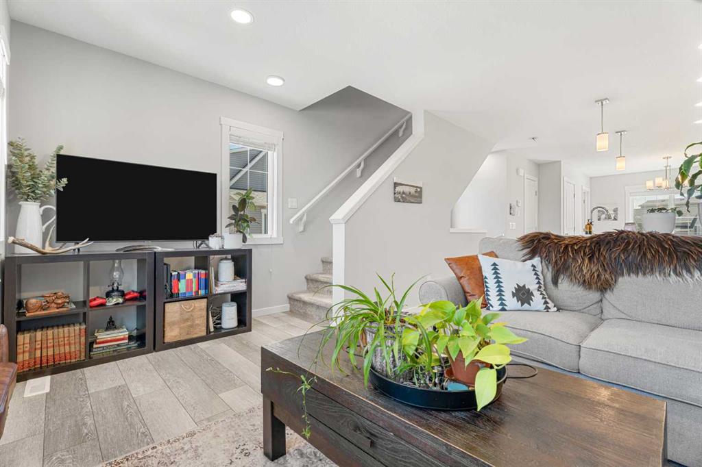 Picture of 17, 1407 3 Street SE, High River Real Estate Listing
