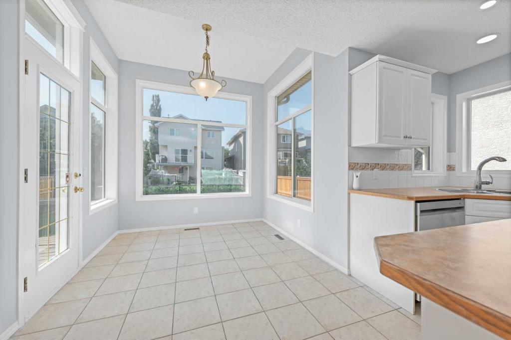 Picture of 642 Citadel Drive NW, Calgary Real Estate Listing