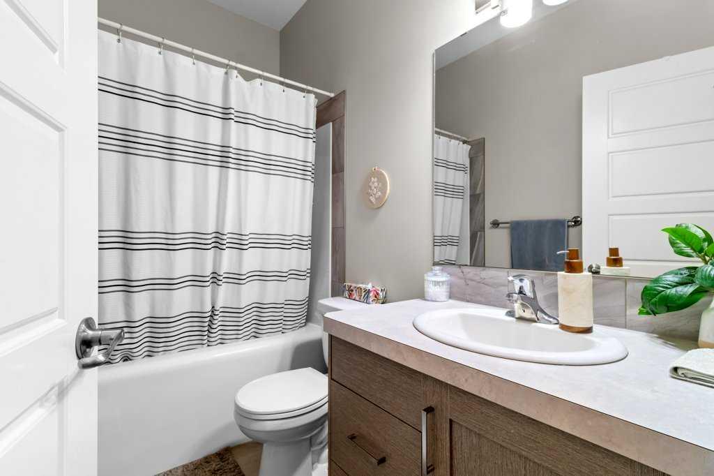 Picture of 125 Henderson Crescent , Penhold Real Estate Listing