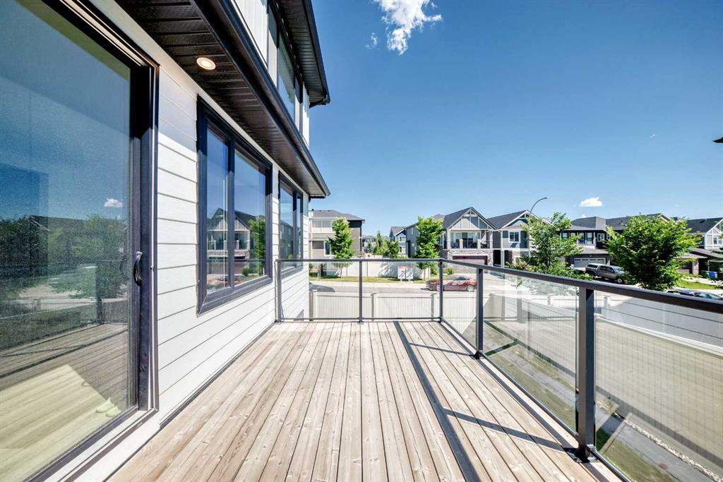 Picture of 8 West Grove Link SW, Calgary Real Estate Listing