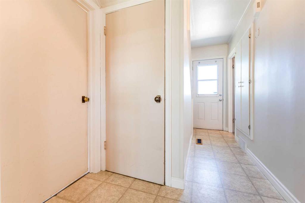 Picture of 305 1 Avenue S, Coutts Real Estate Listing
