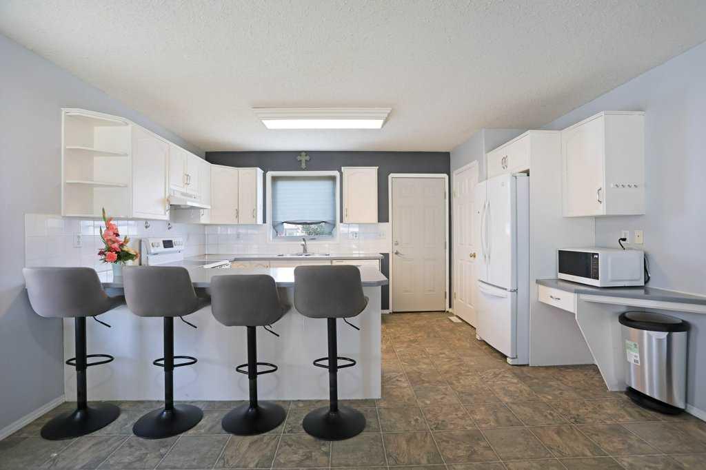 Picture of 68 Upland Street , Brooks Real Estate Listing