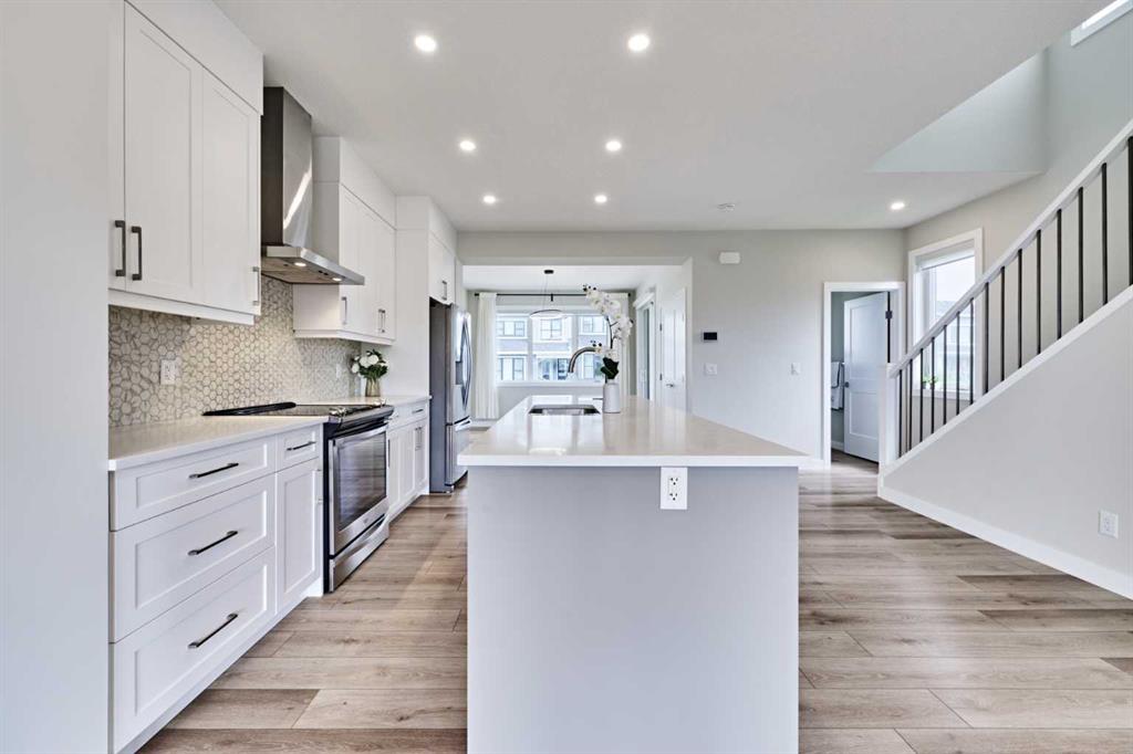 Picture of 102 Crestridge Common SW, Calgary Real Estate Listing