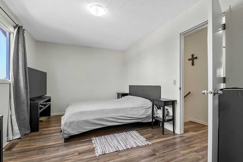 Picture of 124 Bergen Road NW, Calgary Real Estate Listing