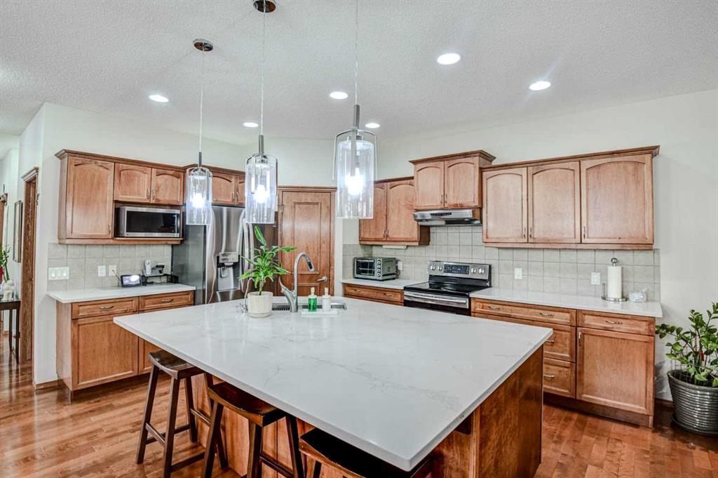 Picture of 225 Chapala Drive SE, Calgary Real Estate Listing