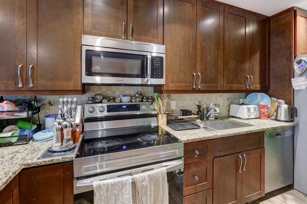 Picture of 7622 34 Avenue NW, Calgary Real Estate Listing