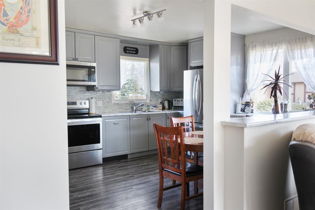 Picture of 4801 48 Avenue , Forestburg Real Estate Listing