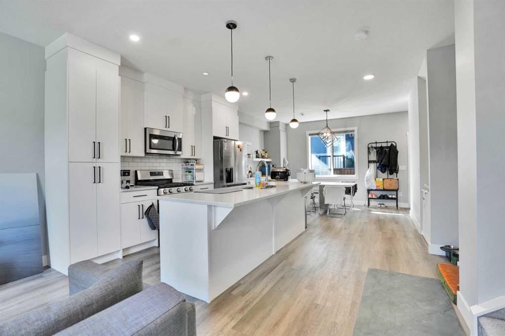 Picture of 1757 45 Street NW, Calgary Real Estate Listing