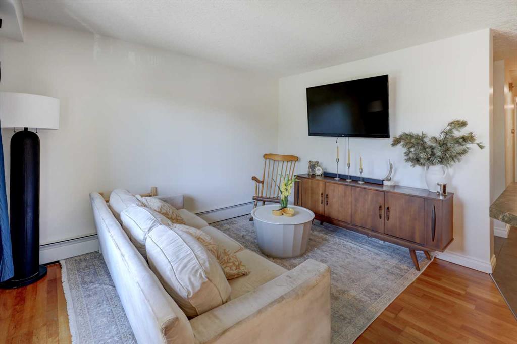 Picture of 302, 2308 17B Street SW, Calgary Real Estate Listing