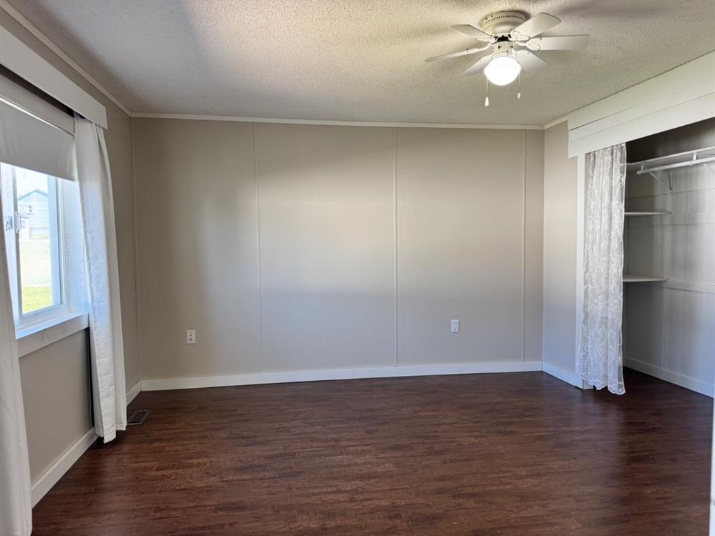 Picture of 529 Stewart Street  , Rural Grande Prairie No. 1, County of Real Estate Listing