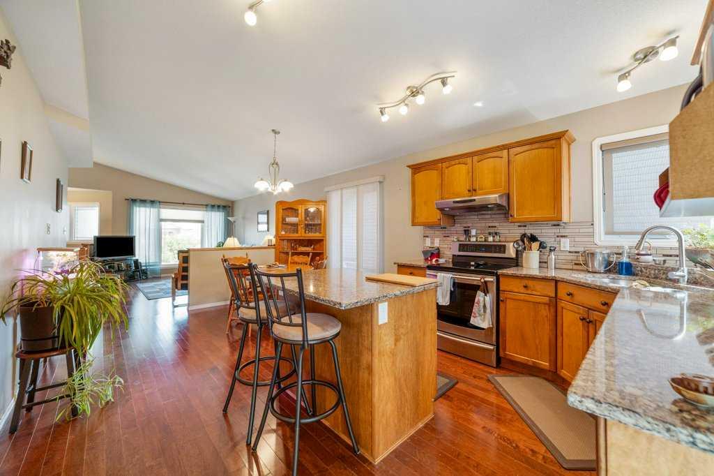 Picture of 441 Edinburgh Road W, Lethbridge Real Estate Listing