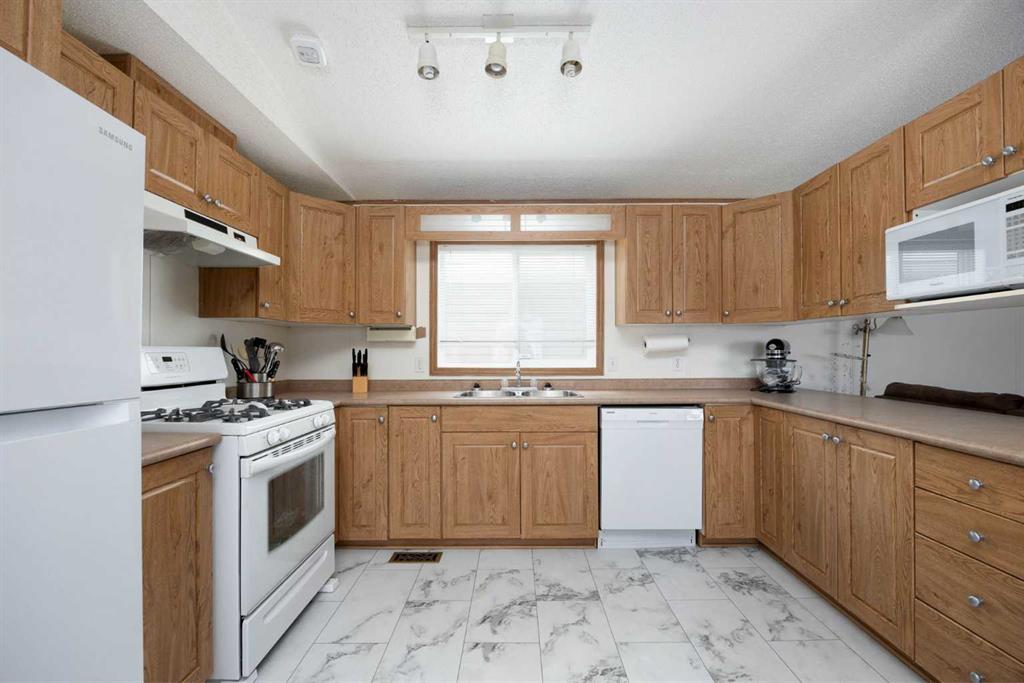 Picture of 116 Palomino Close , Fort McMurray Real Estate Listing