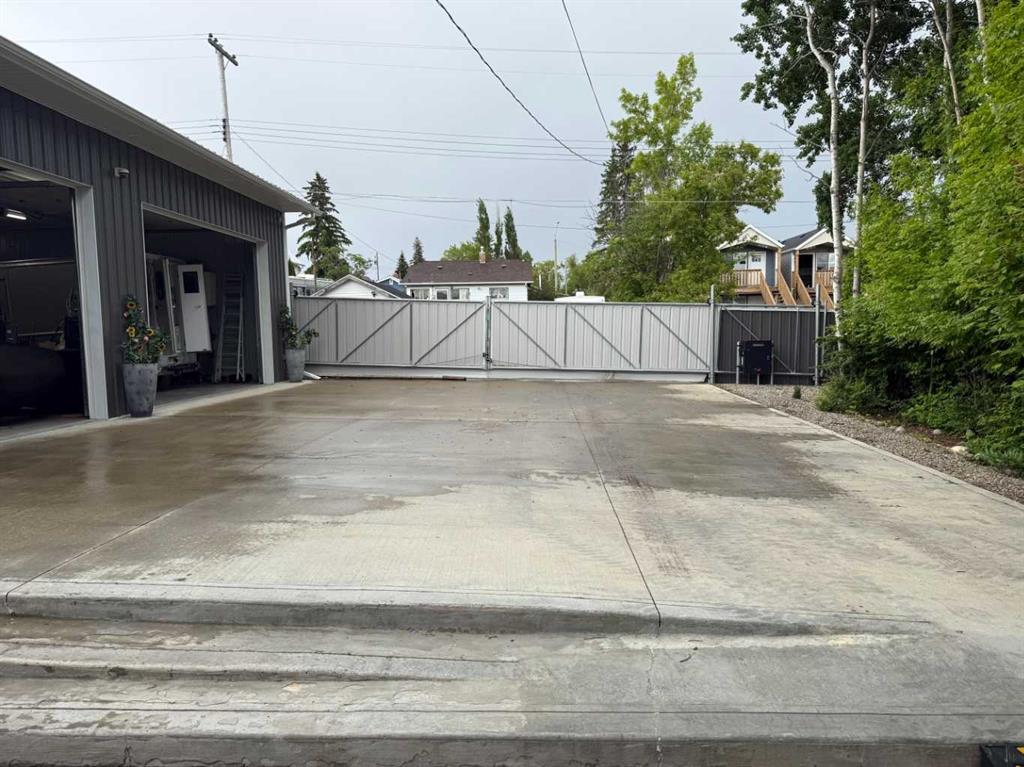 Picture of 2023 20 Avenue , Bowden Real Estate Listing