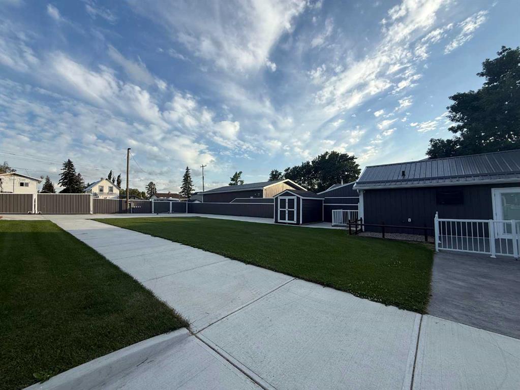 Picture of 2027 20 Avenue , Bowden Real Estate Listing