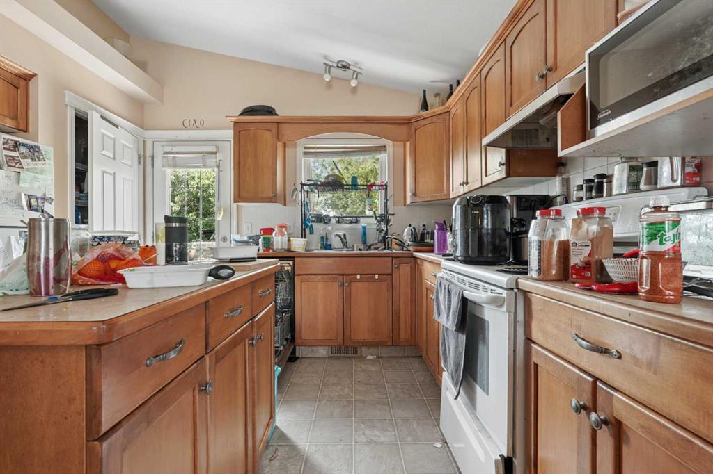 Picture of 84 Aberdeen Road W, Lethbridge Real Estate Listing