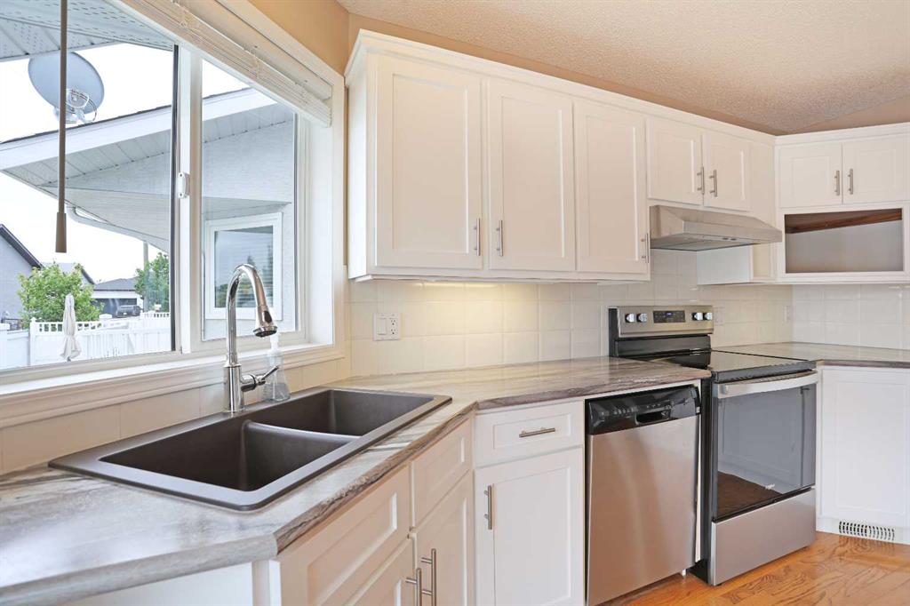 Picture of 63 Lu-Dor Close E, Brooks Real Estate Listing