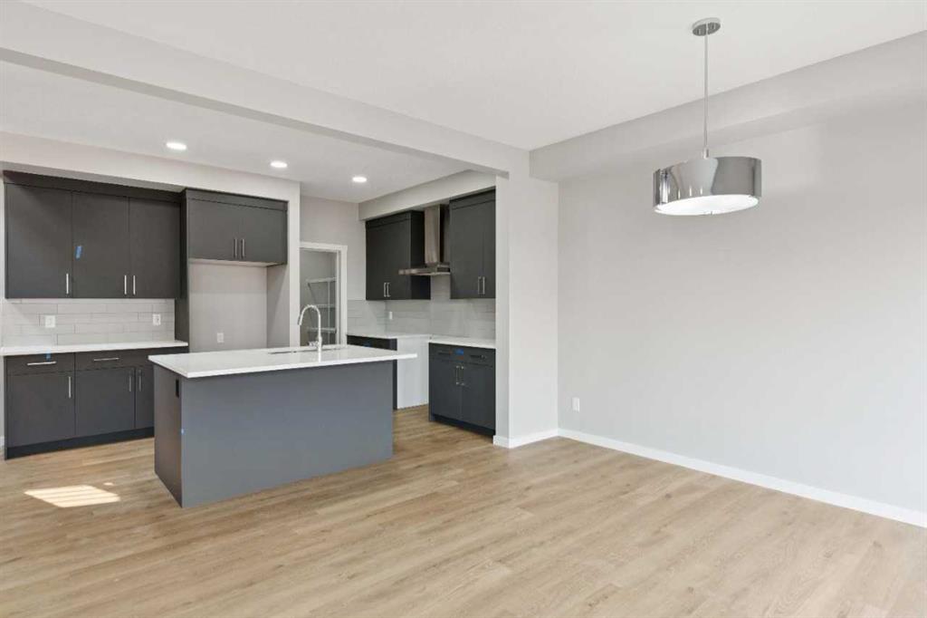 Picture of 408 Heartwood Grove SE, Calgary Real Estate Listing