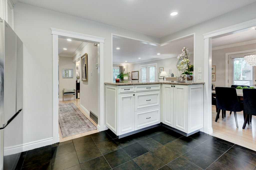 Picture of 76 Chinook Drive SW, Calgary Real Estate Listing
