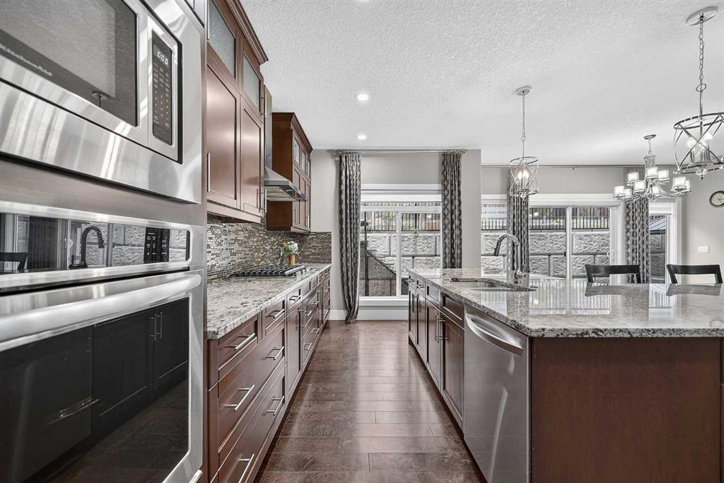Picture of 36 Rockyvale Green NW, Calgary Real Estate Listing