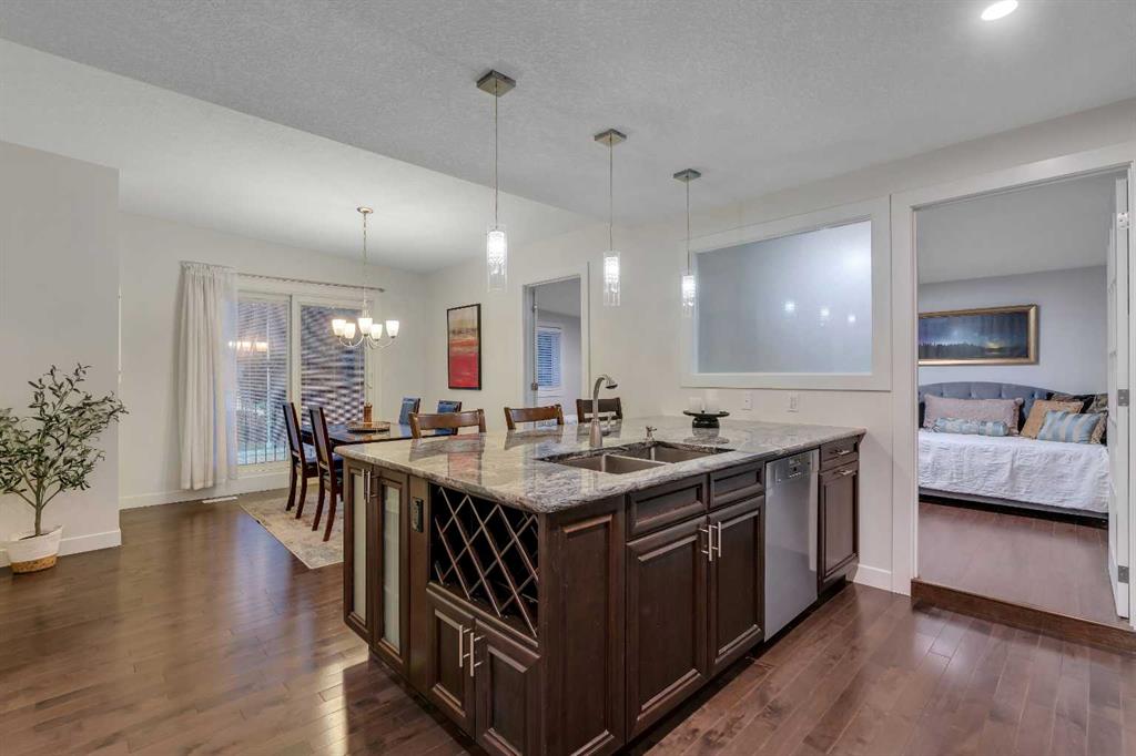 Picture of 4143 Varsity Road NW, Calgary Real Estate Listing