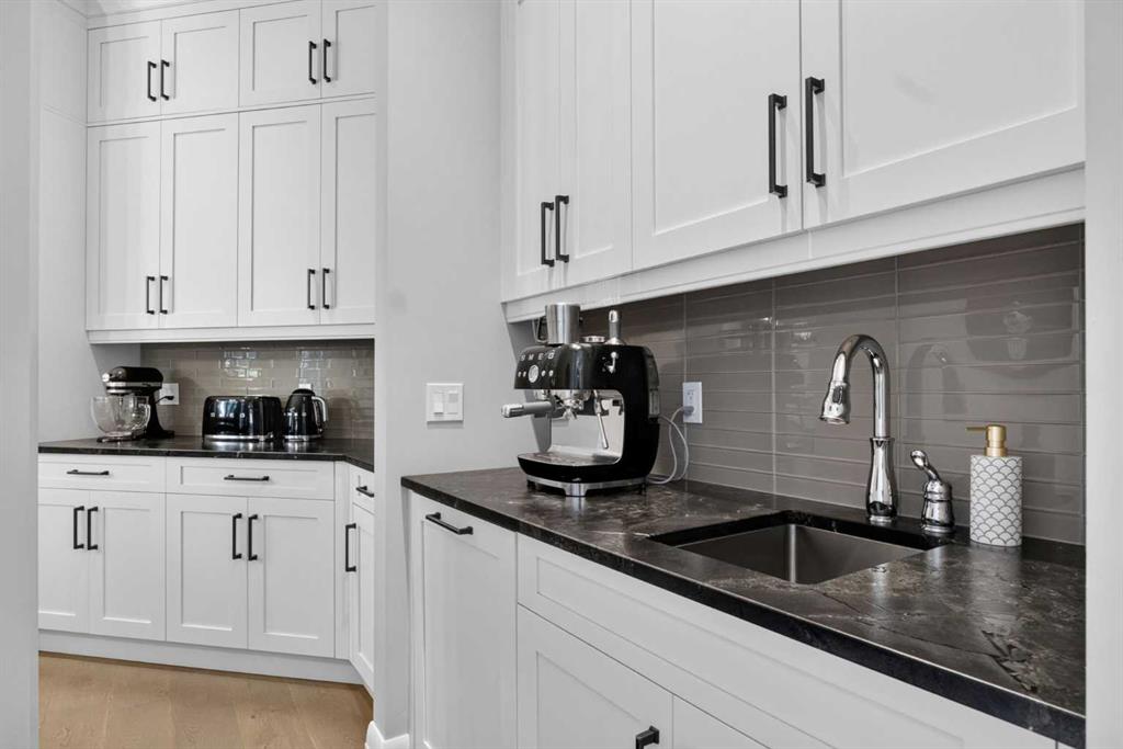 Picture of 11 Elveden Place SW, Calgary Real Estate Listing