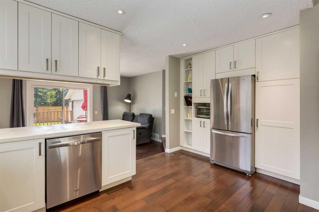 Picture of 32 Berkley Place NW, Calgary Real Estate Listing