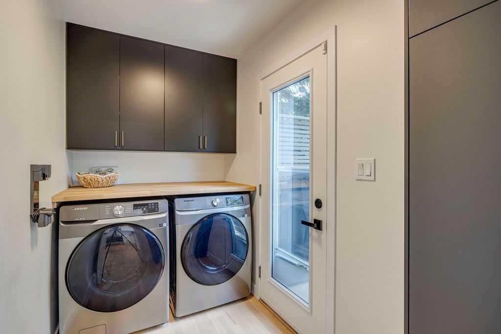 Picture of 23 Woodgrove Crescent SW, Calgary Real Estate Listing