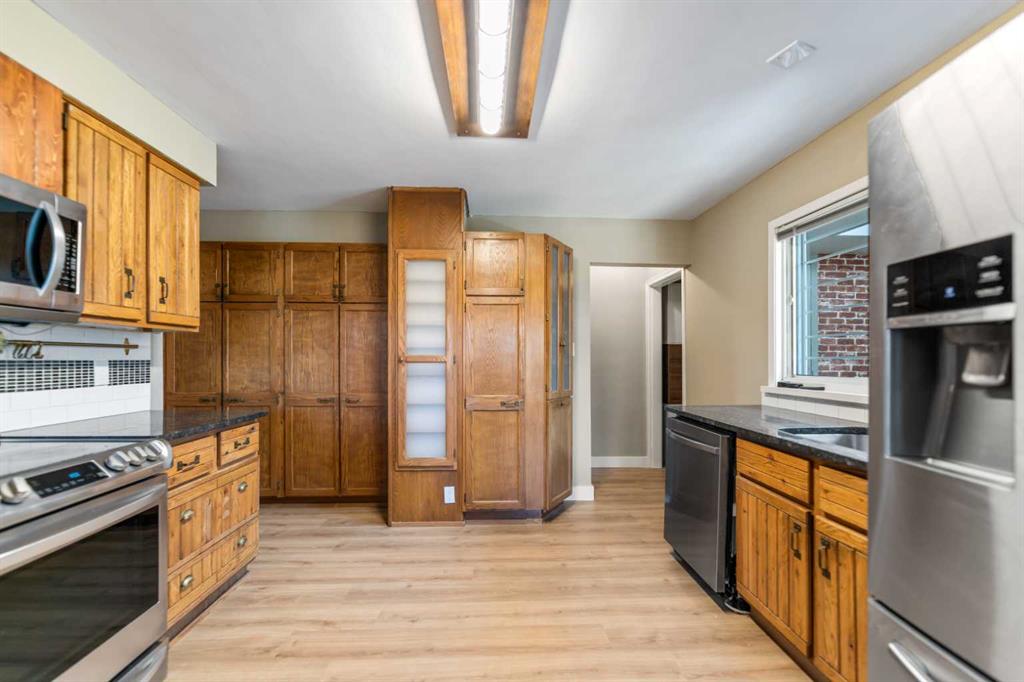 Picture of 5923 Thorncliffe Drive NW, Calgary Real Estate Listing