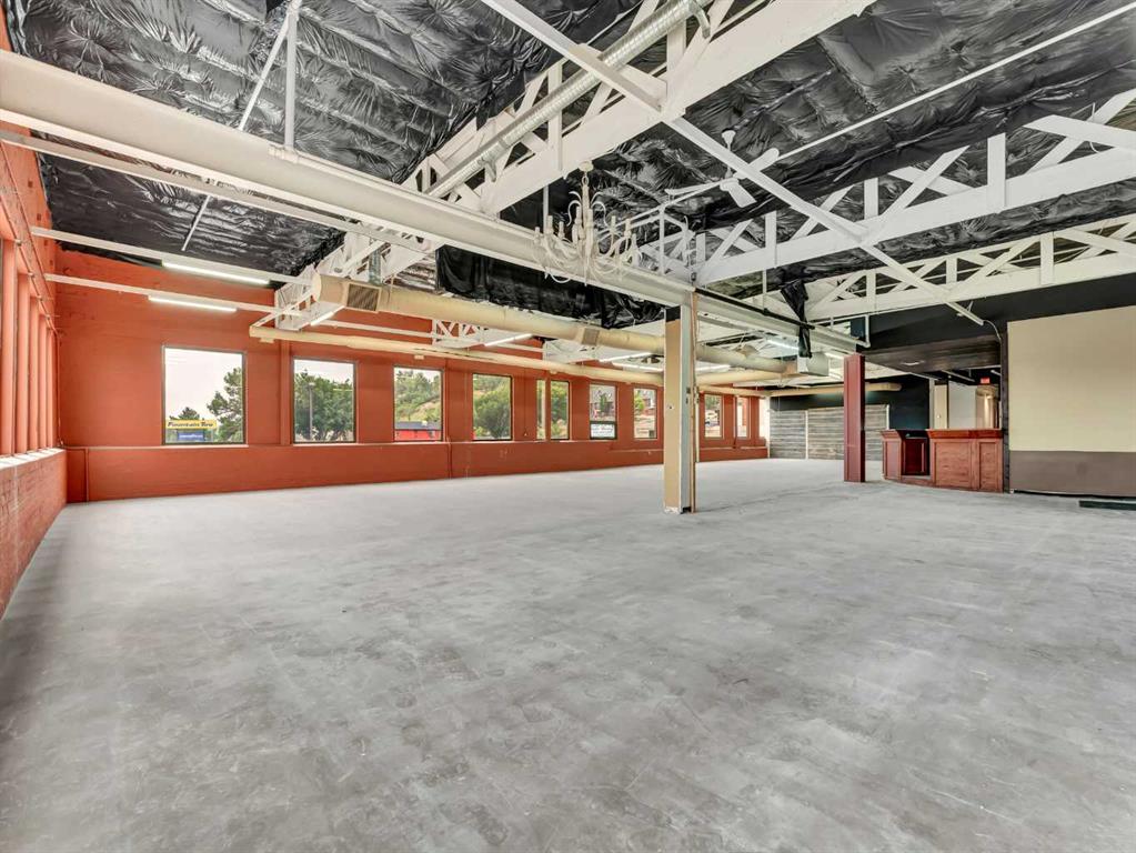 Picture of Upstairs, 410 South Railway Street SE, Medicine Hat Real Estate Listing