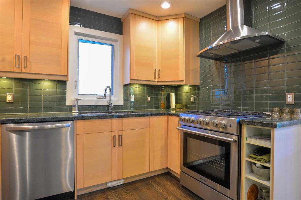 Picture of 361 Capri Avenue NW, Calgary Real Estate Listing