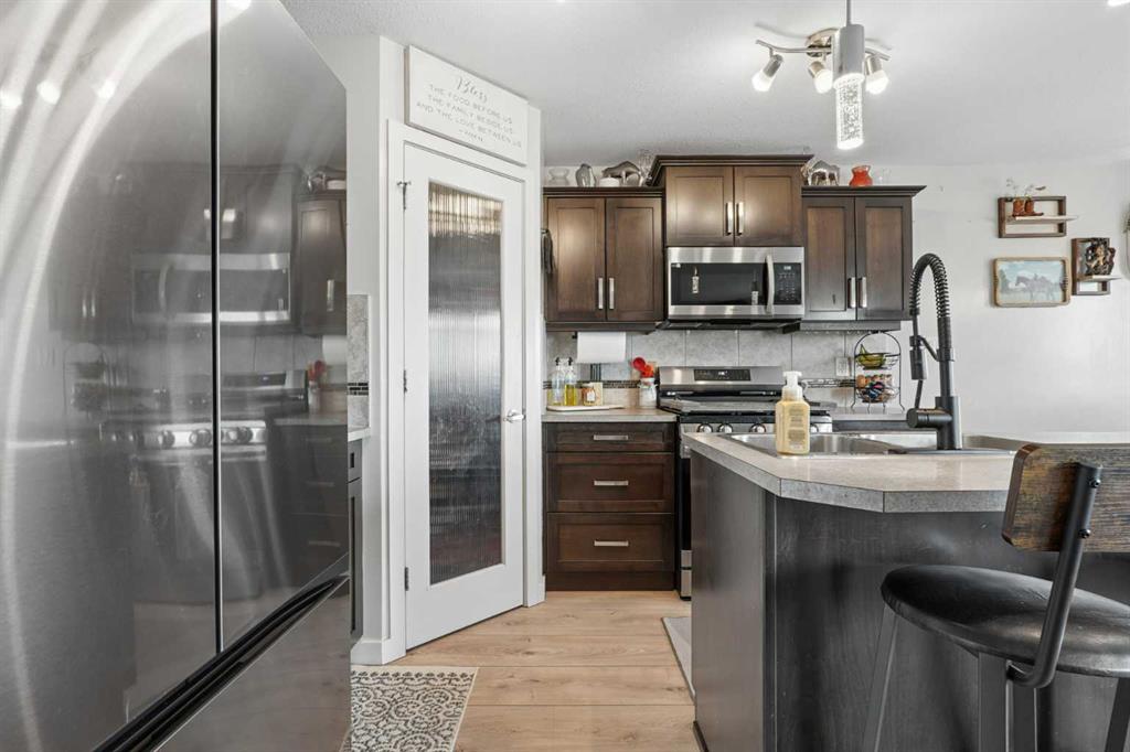 Picture of 648 Parkside Green , Coaldale Real Estate Listing