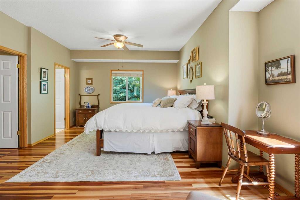 Picture of 39 West Terrace Crescent , Cochrane Real Estate Listing