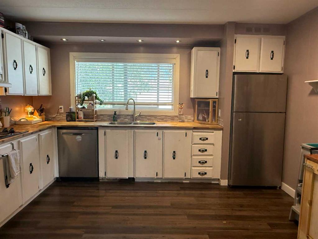 Picture of 107, 810 56  , Edson Real Estate Listing
