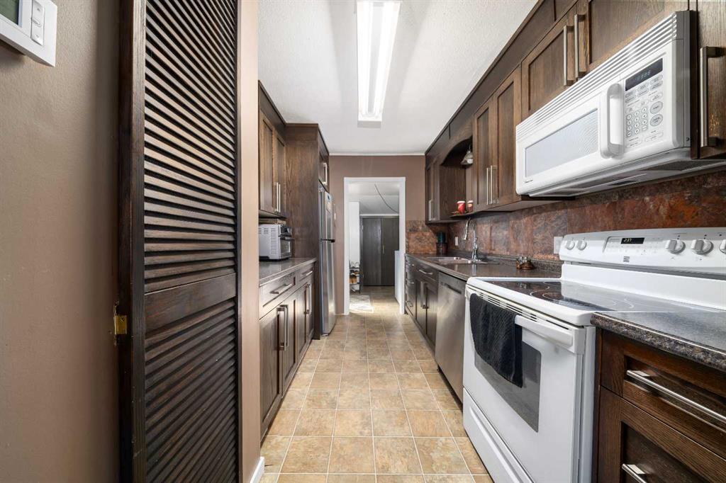 Picture of 213 2 Street W, Bow Island Real Estate Listing