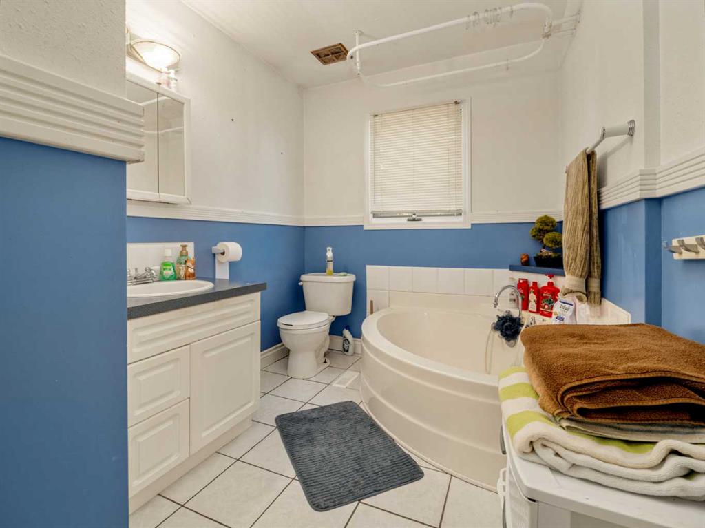 Picture of 106 Ojibwa Place W, Lethbridge Real Estate Listing