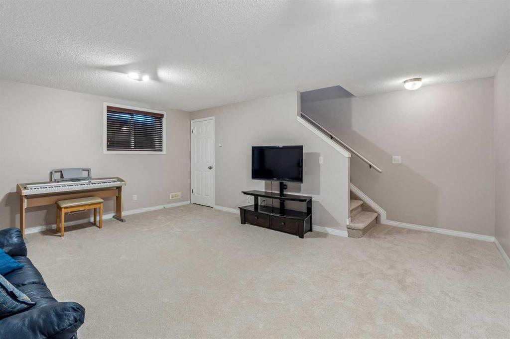 Picture of 2046 New Brighton Gardens SE, Calgary Real Estate Listing
