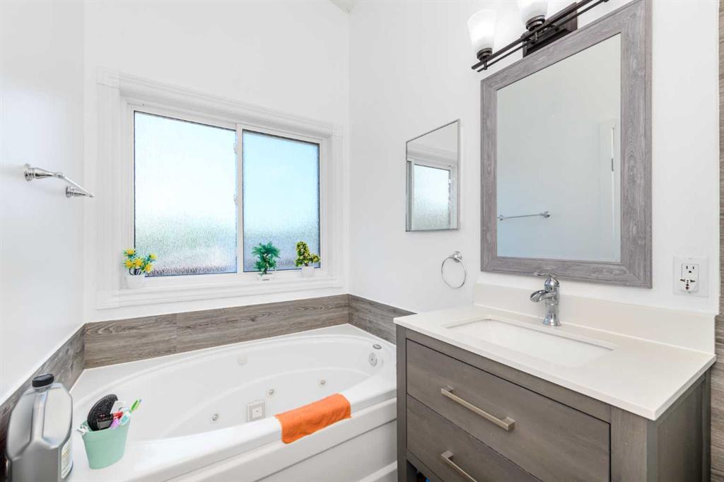 Picture of 5 Citadel Hills Circle NW, Calgary Real Estate Listing