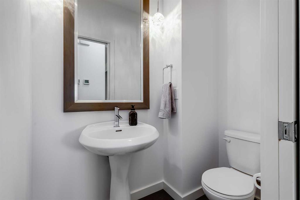 Picture of 126 Reunion Landing NW, Airdrie Real Estate Listing